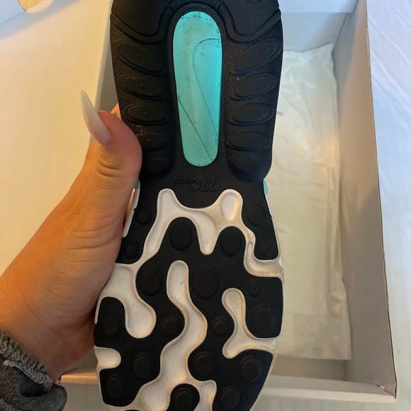 W Air Max 270 React/ Photon Dust/ Aurora Green-White/ Size 6 - Picture 4 of 9